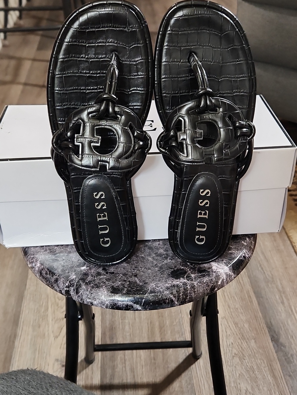 😶‍🌫️Guess Black Quilted Faux-Croc Thong Sandals with Gold Logo😶‍🌫️ - Picture 2 of 6